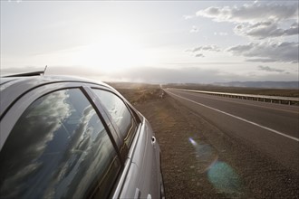 USA, Utah, Car on empty freeway. Photo : Johannes Kroemer