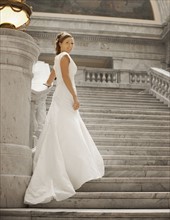 Portrait of bride on steps. Photo : FBP