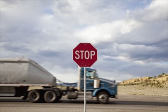 Truck passing stop sign. Photo : Johannes Kroemer
