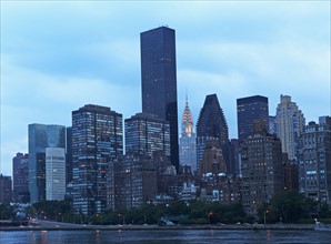 USA, New York State, New York City, Manhattan skyline at dusk. Photo : fotog