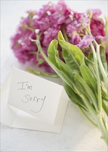 Close up of flower bouquet and note. Photo : Jamie Grill
