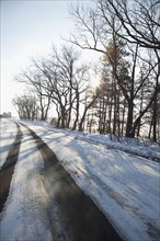 Snow covered road. Photo : Johannes Kroemer
