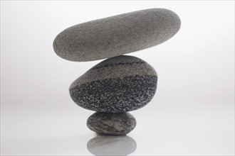 Three balanced stones. Photo : David Engelhardt