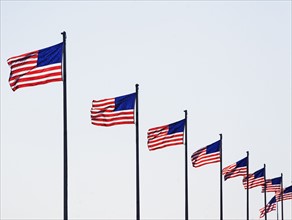USA, Pennsylvania, Philadelphia, American flags against sky. Photo : fotog