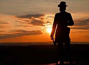USA, Pennsylvania, Gettysburg, Little Round Top, statue of soldier at sunset. Photo : Chris Grill