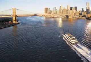 USA, New York State, New York City, Brooklyn Bridge and Manhattan skyline. Photo : fotog