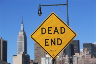 USA, New York City, Cityscape with Dead End road sign. Photo : fotog