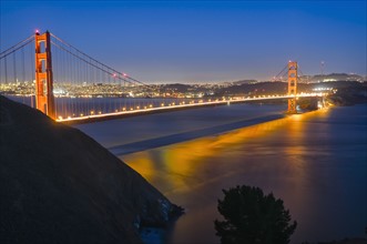 USA, California, Golden Gate Bridge at night. Photo : Gary J Weathers