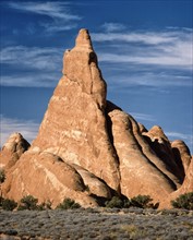 USA, Utah, Pinnacle in desert. Photo : Gary J Weathers