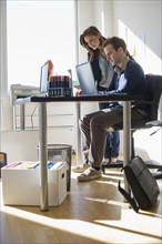 USA, New Jersey, Jersey City, Two young people in office.