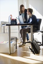 USA, New Jersey, Jersey City, Two young people in office.