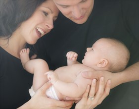 USA, New Jersey, Jersey City, Portrait of family with baby girl (2-5 months). Photo : Jamie Grill