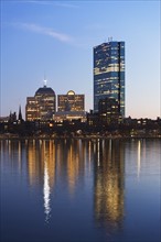 USA, Massachusetts, Boston skyline at dusk. Photo : fotog