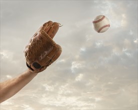 USA, Utah, Lehi, hand of baseball player catching baseball. Photo : Mike Kemp