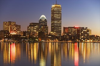 USA, Massachusetts, Boston skyline at dusk. Photo : fotog