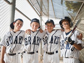 USA, California, Ladera Ranch, boys (10-11) from little league baseball team .