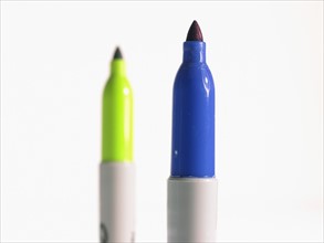Studio shot blue and green felt-tip pen. Photo : David Arky