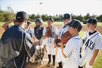 USA, California, Ladera Ranch, coach training little league baseball team (10-11).