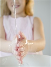 USA, New Jersey, Jersey City, Close-up view of girl (8-9) washing hands. Photo : Jamie Grill