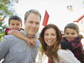 USA, New York, Flanders, Couple with two boys (4-5, 8-9) portrait. Photo : Jamie Grill Photography
