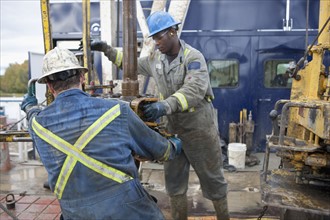 Oil workers drilling for oil on rig. Photo : Dan Bannister