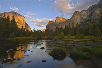 USA, California, Yosemite National Park, Merced River and El Capitan. Photo : Gary J Weathers