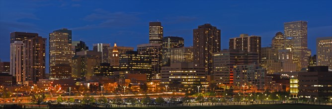 USA, Colorado, Denver, panoramic cityscape at night. Photo : Henryk Sadura