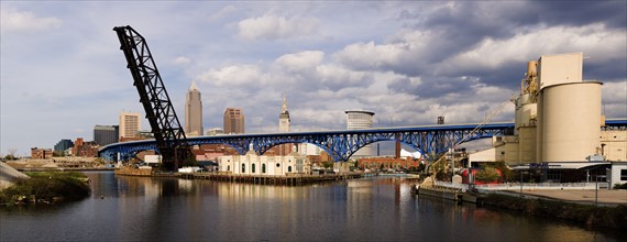 USA, Ohio, Cleveland, Bridge over River Cuyahoga . Photo : Henryk Sadura