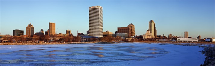 USA, Wisconsin, Milwaukee skyline. Photo : Henryk Sadura