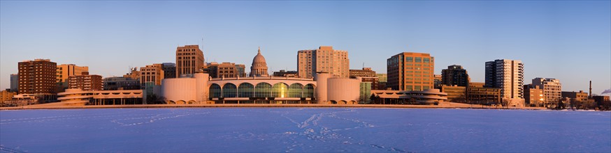 USA, Wisconsin, Madison skyline at sunrise. Photo : Henryk Sadura