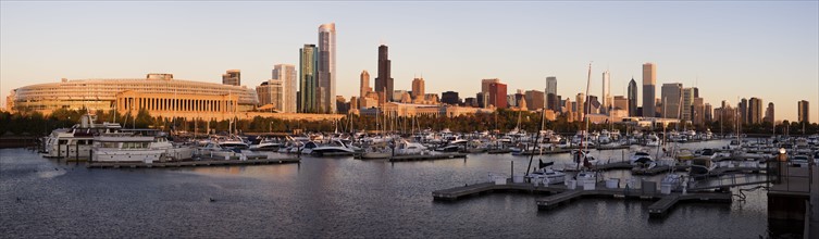 USA, Illinois, Chicago harbor and skyline. Photo : Henryk Sadura