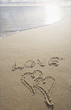 USA, Massachusetts, love sign with heart shapes on sand. Photo : Chris Hackett