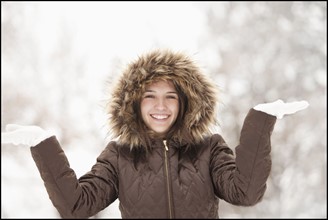 USA, Utah, Lehi, Portrait of young woman wearing winter coat outdoors. Photo : Mike Kemp