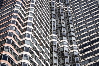 USA, New York State, New York City, Low angle view on glass skyscraper. Photo : fotog