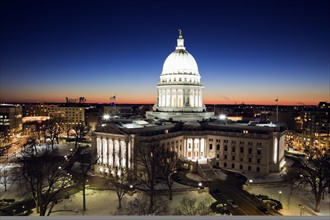 USA, Wisconsin, Madison, State Capitol building at sunset. Photo : Henryk Sadura