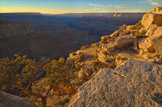 USA, Arizona, Grand Canyon at sunset. Photo : Gary Weathers