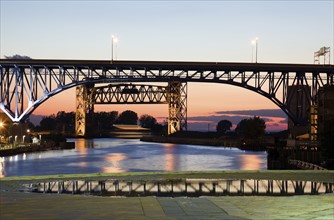 USA, Ohio, Cleveland, Bridge over river. Photo : Henryk Sadura