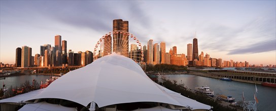 USA, Illinois, Chicago, City skyline with ferries wheel. Photo : Henryk Sadura
