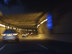 USA, New York State, New York City, Brooklyn, cars on highway at night. Photo : Johannes Kroemer
