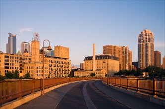 USA, Minneapolis, Minnesota, Bridge near downtown. Photo : Henryk Sadura