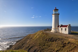 USA, Washington, lighthouse on cliff. Photo : Gary Weathers