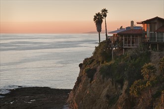 USA, California, Laguna Beach, house on cliff. Photo : Gary Weathers