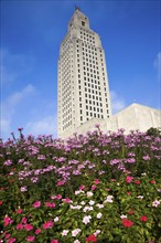 USA, Louisiana, Baton Rouge, State Capitol Building with flowers. Photo : Henryk Sadura