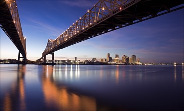 USA, Louisiana, New Orleans, Toll bridge over Mississippi River at sunset. Photo : Henryk Sadura