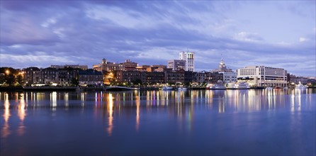 USA, Georgia, Savannah, City skyline by river. Photo : Henryk Sadura