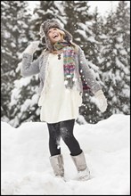 USA, Utah, Salt Lake City, portrait of young woman in winter clothing. Photo : Mike Kemp