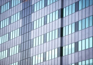 USA, New York State, New York City, Glass wall of skyscraper. Photo : fotog