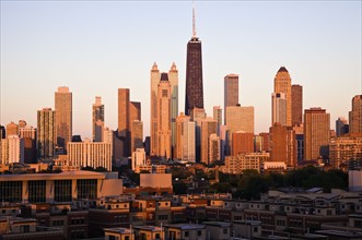 USA, Illinois, Chicago, City skyline at sunset. Photo : Henryk Sadura
