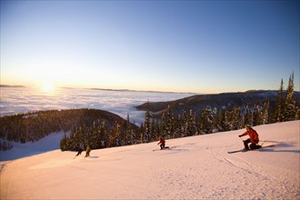 USA, Montana, Whitefish, Four people skiing. Photo : Noah Clayton