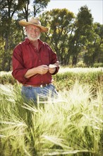 USA, Colorado, Aspen, portrait of male farmer in field. Photo : Shawn O'Connor